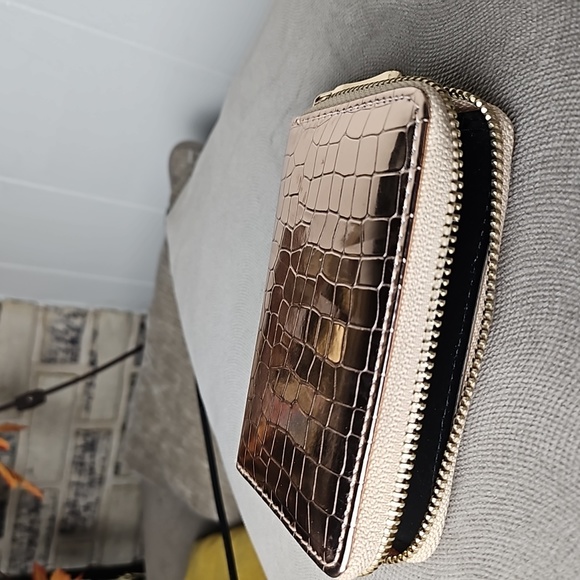 Gold Wallet - Picture 3 of 3